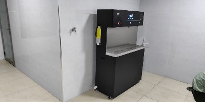商務(wù)廣告屏直飲水機(jī)，商務(wù)辦公飲水的新選擇