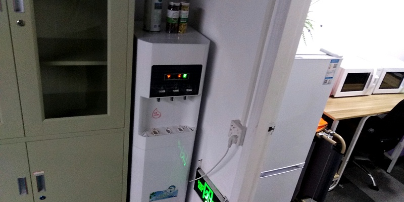 立式冷熱直飲水機(jī)